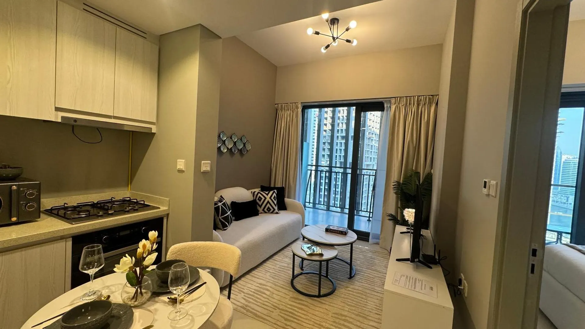 Ashri Holiday Homes Stylish Apartment Near Burj Khalifa Ντουμπάι 0*,